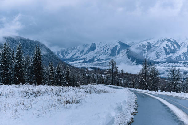 istock Plateau Snow Mountain Pass Highway 1501121871