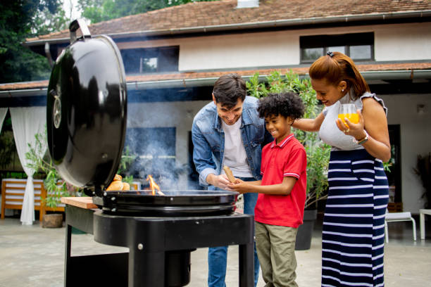 istock Family is preparing a barbecue outside 1501137905