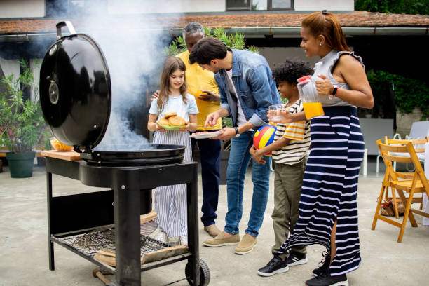 istock Family is preparing a barbecue outside 1501137910