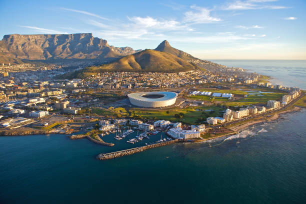 Cape Town Cape Town under the gaze of Table Mountain and Lions Head table mountain south africa stock pictures, royalty-free photos & images