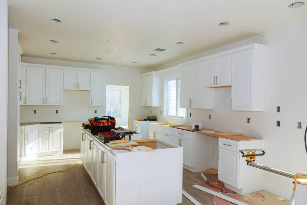 Installing new induction hob in modern kitchen Installing new induction hob in modern kitchen Home Improvement Kitchen Remodel worm renovation stock pictures, royalty-free photos & images