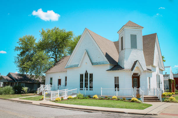 istock Van Alstyne Church 1501179405