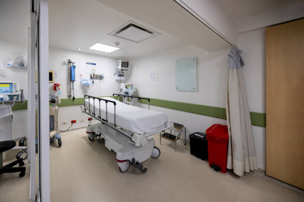 istock Empty ICU room at the hospital 1501183829