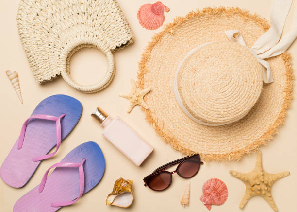 istock Beach accessories on color background, flat lay 1501184197
