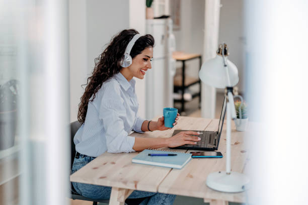 istock Woman wearing a headset 1501192639