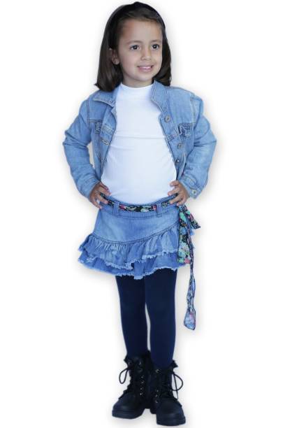 istock Child in jeans and white background posing for photos. 1501195282
