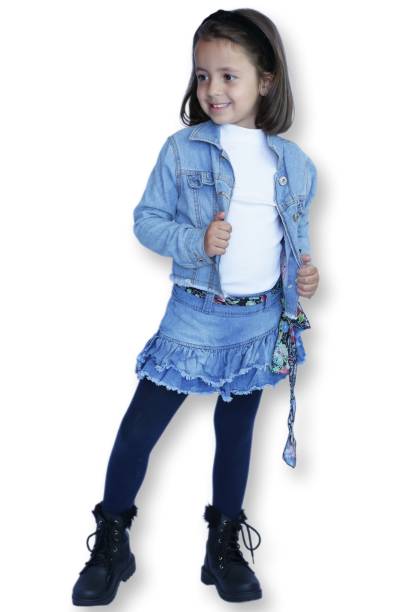istock Child in jeans and white background posing for photos. 1501195309