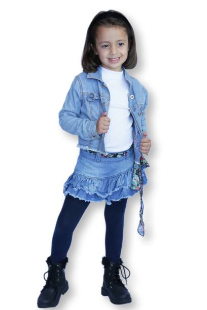 istock Child in jeans and white background posing for photos. 1501195327