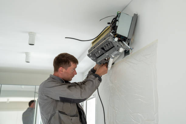 istock Man technician repairing apartment air conditioner 1501198646