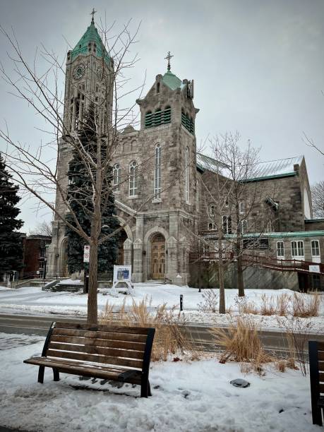 istock Montreal church 1501225855