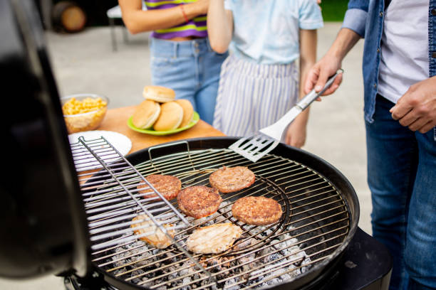 istock Family is preparing a barbecue outside 1501251761