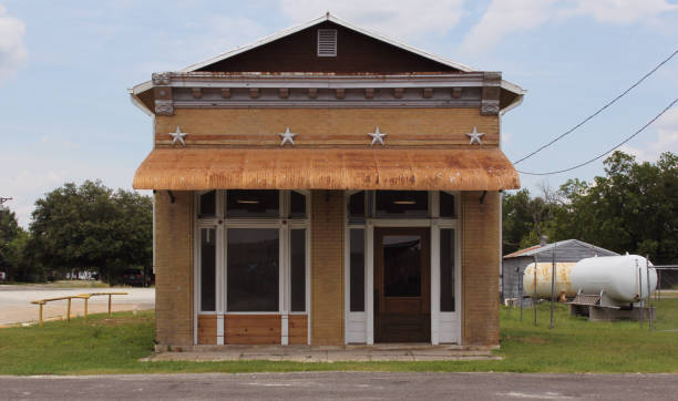 istock Historic Building Located in Downtown Weir, Texas 1501475796