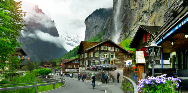 라우터브루넨 계곡과 스위스 알프스의 슈타우바흐 폭포. - jungfrau switzerland hiking bernese oberland 뉴스 사진 이미지