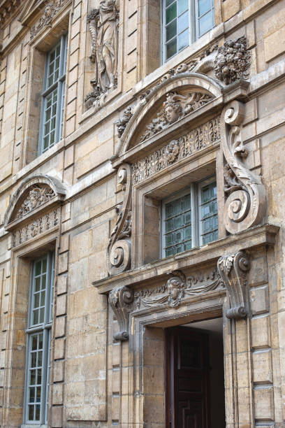 istock Public monument in Paris Le Marais 1501641141