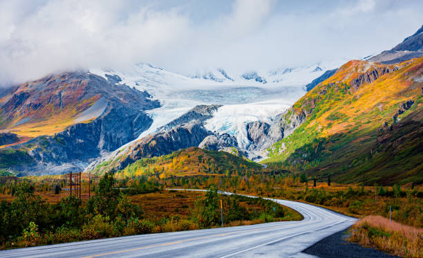 Worthington Glacier State Recreation Site View of Worthington Glacier on highway near Valdez, Alaska in fall season. Worthington stock pictures, royalty-free photos & images