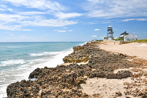 Coastline view at Stuart Rocks Beach with House of Refuge fon Hutchinson Island - Stuart, Martin County, Florida