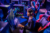 ein-duo-erfahrener-weiblicher-gamer-in-einem-esports-gaming-cafe.jpg?b=1&s=170x170&k=20&c=GZbDjLO1Fe6g3MUbD1qtFO3OFfJiNhLbAsBQL-cGIHs=