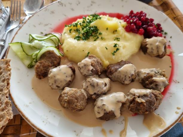 istock Swedish meatballs with sauce, cucumber, berries and mashed potatoes 1501688314