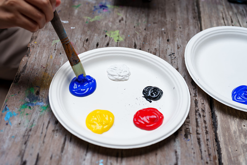 Paint tray for painters Mix colors to draw and paint your favorite pictures. There are many watercolors in the tray, blue, red, yellow, white, black waiting to be mixed to get a new color.