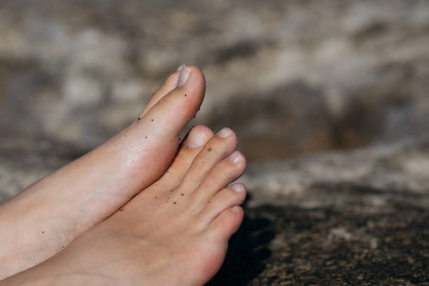 istock Close-up female dirty bare feet. 1501903388