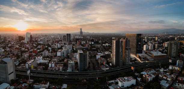 istock Cityscape at sunrise 1501985076