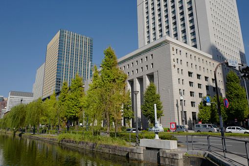 After the Meiji Restoration, buildings symbolizing the Europeanization policy were built one after another on the ruins of daimyo residences, and Hibiya became an area filled with an enterprising spirit that led the modernization of Japan.