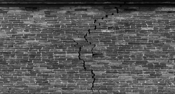 Background of cracked brick wall