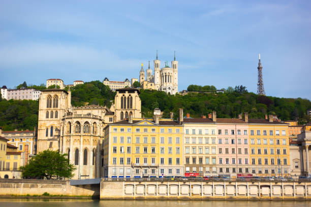 lyon, frankreich: basilica notre-dame de fourvière, vieux lyon, saône - basilika notre dame de fourvière stock-fotos und bilder