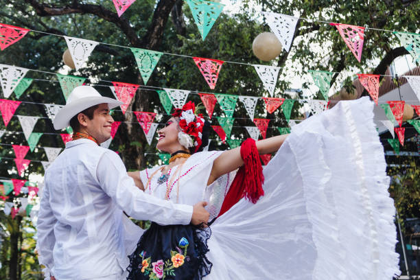 latin couple of dancers wearing traditional mexican dress from veracruz mexico latin america, young hispanic woman and man in independence day or cinco de mayo parade or cultural festival - veracruz imagens e fotografias de stock