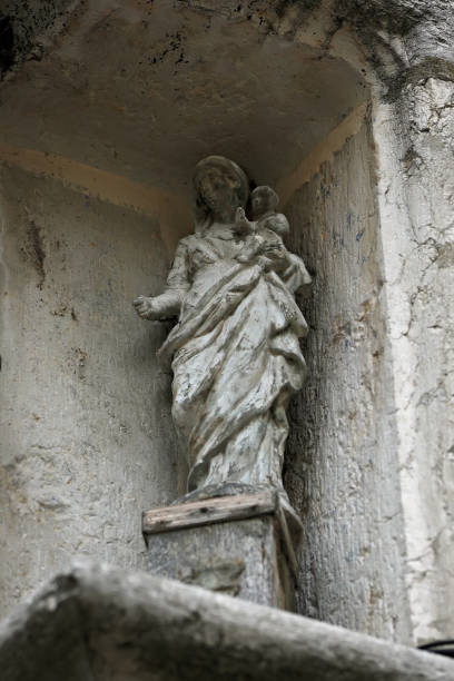 istock Votive niches, oratories and statues 1502130032