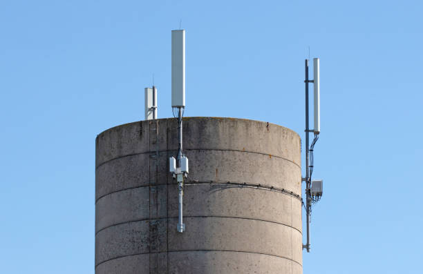 istock Round tower with equipment sending out wireless internet 1502169110
