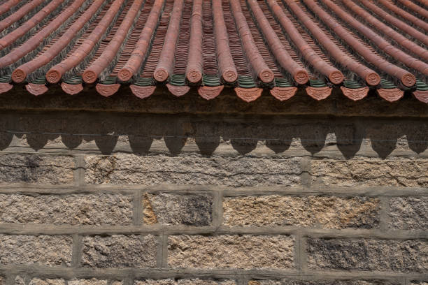 Red brick eaves of stone buildings