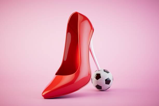 女子サッカーのコンセプト。赤いかかとのある靴がサッカーボールを踏む。3dレンダリング - soccer ball soccer ball cut out ストックフォトと画像