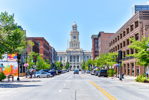 Court Avenue and Polk County Courthouse in Des Moines