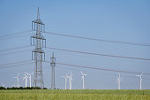 strommasten-und-windkraftanlagen.jpg?b=1&s=170x170&k=20&c=04Bvgw-v3fPdJGqQbP2sPT-hVzP3wmp2v1oldMyAOGA=
