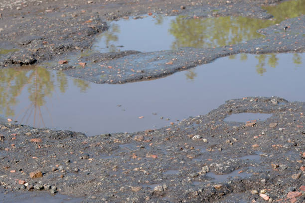 damaged road pavement - abstract textured textured effect real estate imagens e fotografias de stock