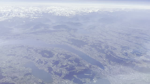 Flying over Zurich at 10000 Meters (Airplane POV)