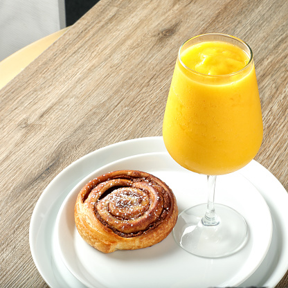 Cinnamon roll and smoothie
