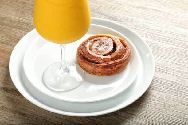Cinnamon roll and smoothie