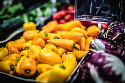 Proximity vegetable stall in an organic product store