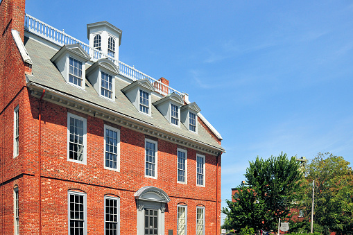 Portsmouth, New Hampshire, New England, USA: Warner House, early-Georgian building formerly known as the MacPheadris–Warner House, historic house museum on Daniel Street (corner of Chapel Street) - oldest, urban brick house in northern New England (1716).