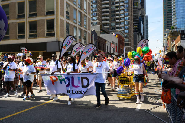 desfiles de loblaw marchando en el desfile del orgullo de toronto 2023 el 25 de junio - homosexual gay pride business rainbow fotografías e imágenes de stock