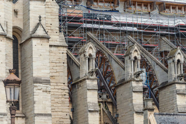 closeup of notre-dame de paris construction site in may 2023 - church close up paris france gothic style imagens e fotografias de stock