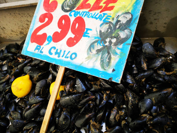 Mussels in open seamarket Mussels with lemon in open seamarket, Napoli lampuga in market stock pictures, royalty-free photos & images