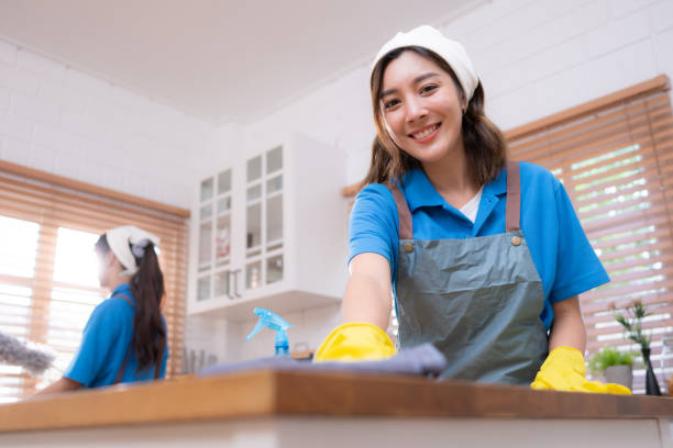 Portrait of young Asian woman cleaning the table in the kitchen at home Portrait of young Asian woman cleaning the table in the kitchen at home asian cleaning service stock pictures, royalty-free photos & images