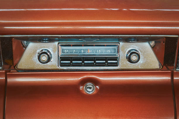 istock Old car radio 1503315153
