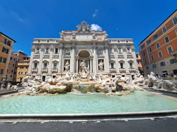 istock A Not Crowded Fontana di Trevi 1503349040
