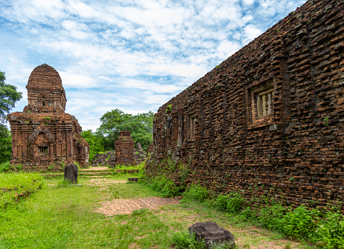 My Son Sanctuary is a complex consisting of many Cham Pa temples, in a valley surrounded by hills. This used to be the place to organize the sacrifices of the Champa dynasty as well as the tombs of the Champa kings or princes, national favorites. My Son Sanctuary is considered as one of the main centers of Hinduism in Southeast Asia and the only heritage of its kind in Vietnam.