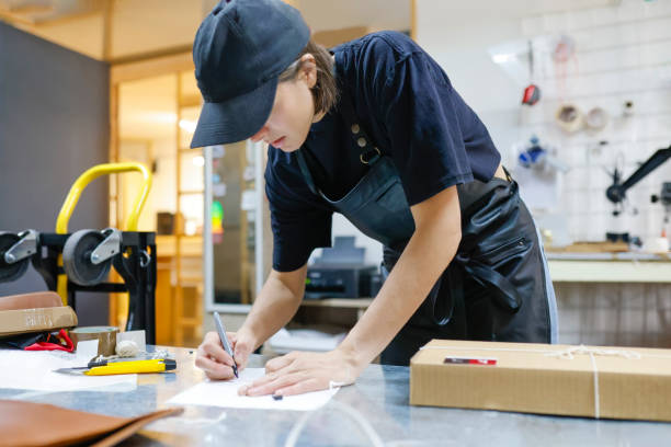 istock Keeping track of completed orders 1503388440