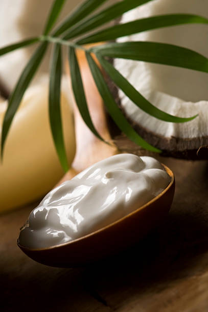 istock Open coconut and oil 150341262